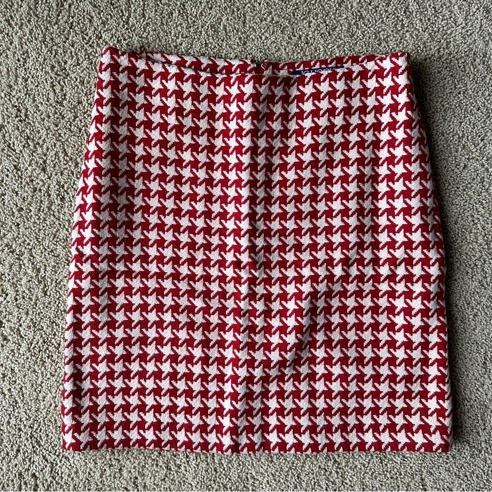 Red houndstooth knee length skirt